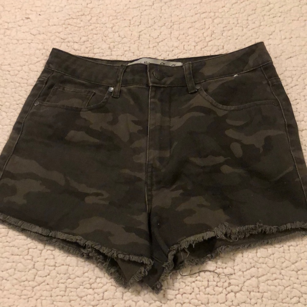 Denim Co. Women’s  size 8 camo shorts